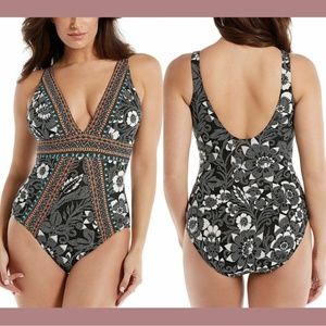 NWT Miraclesuit‎ [ 16 US ] Delta Dawn Sojourn One Piece Swimsuit Black White